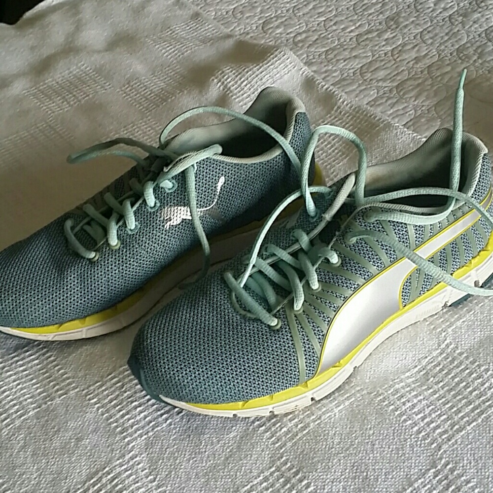 Puma running sneaker
